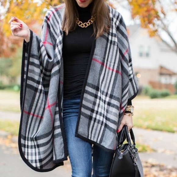 ❤️ LAST 1!!! ❤️ Gray plaid ruana wrap - Picture 3 of 5